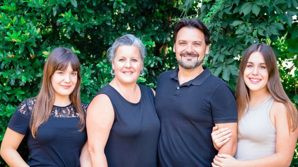 Perez Family 2022 - medlg