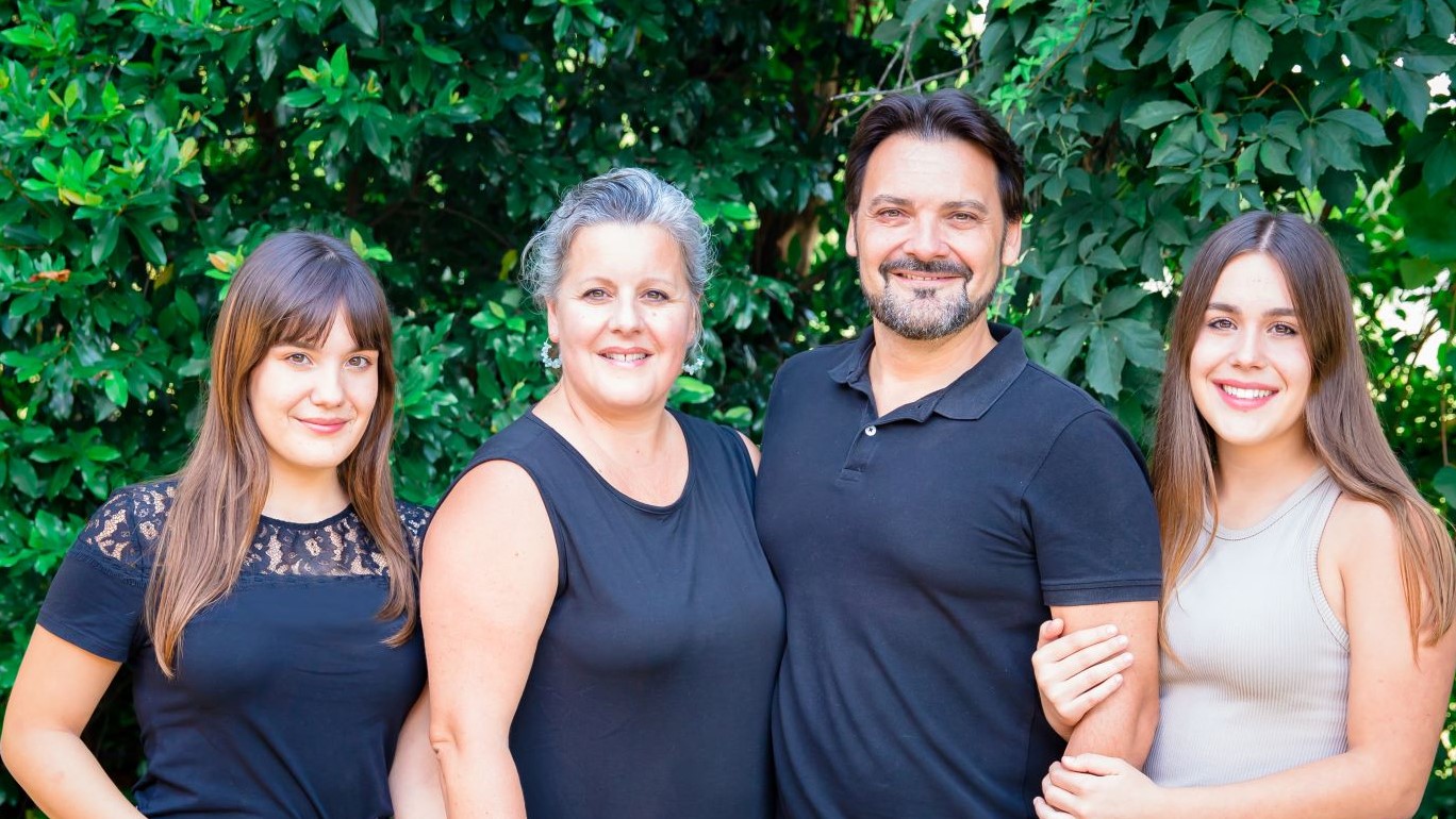 Perez Family 2022 - medlg